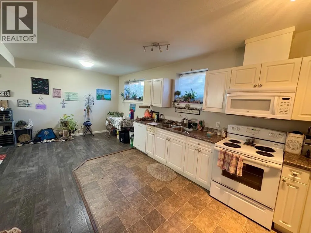 1323/1325 101 Avenue