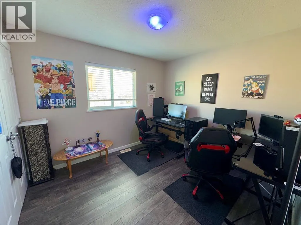 1323/1325 101 Avenue