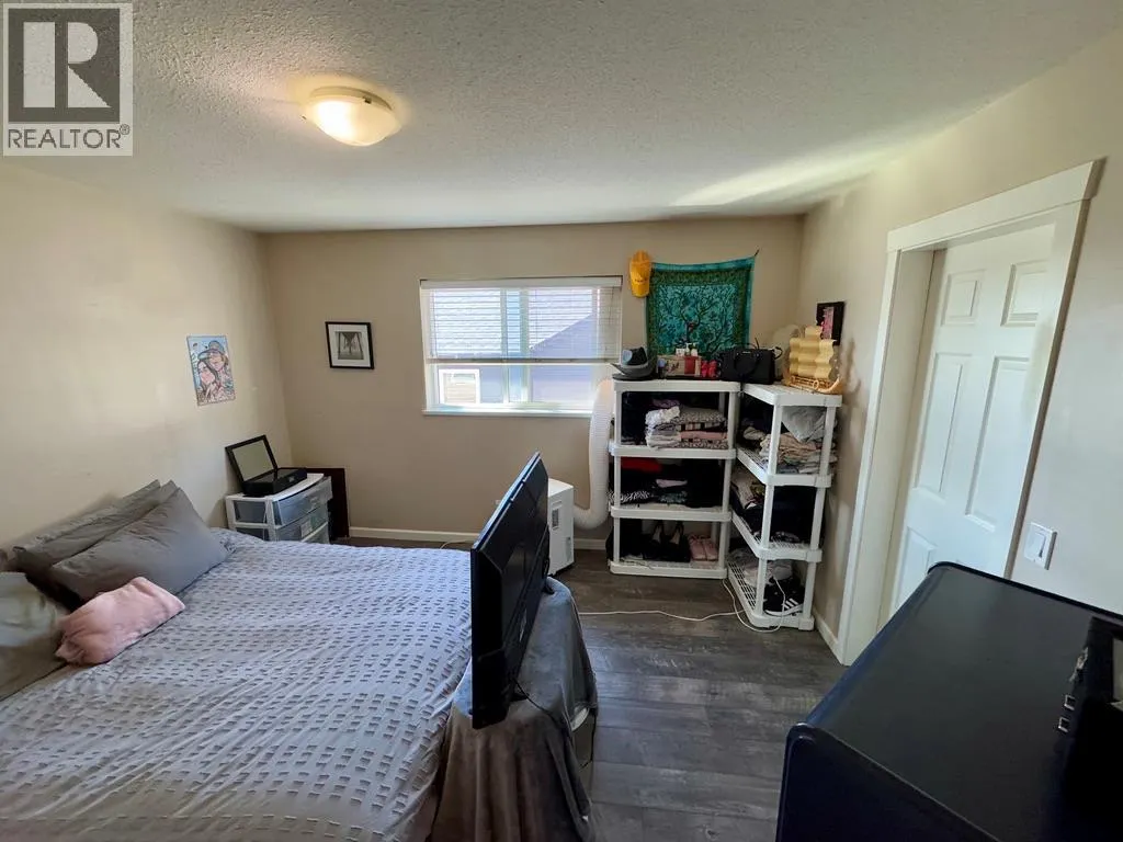 1323/1325 101 Avenue