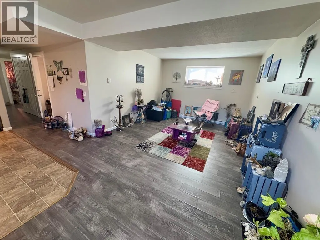 1323/1325 101 Avenue