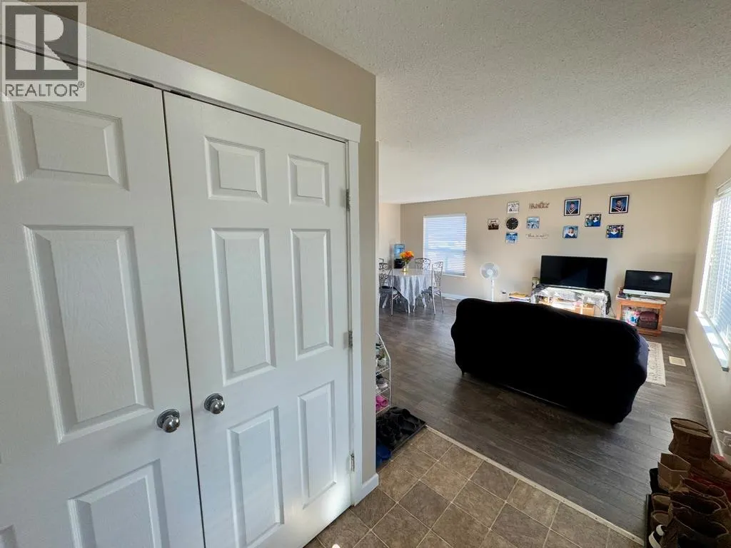 1323/1325 101 Avenue