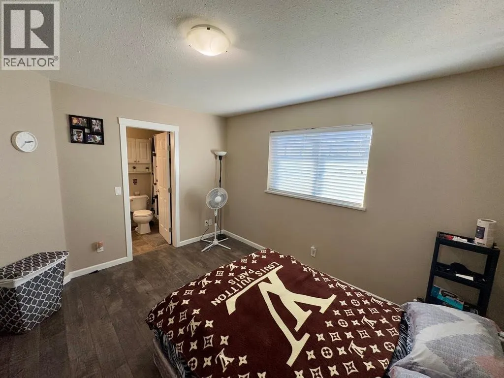 1323/1325 101 Avenue