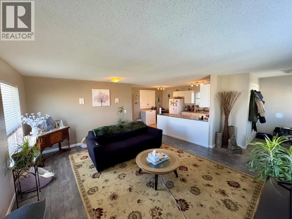 1323/1325 101 Avenue