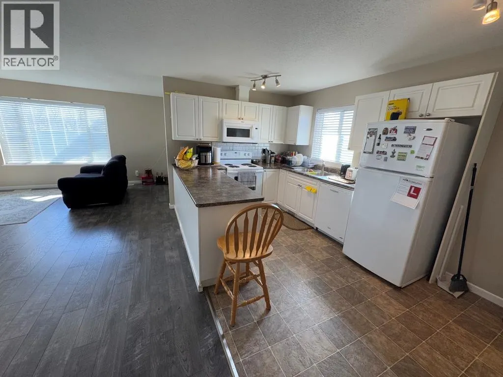 1323/1325 101 Avenue