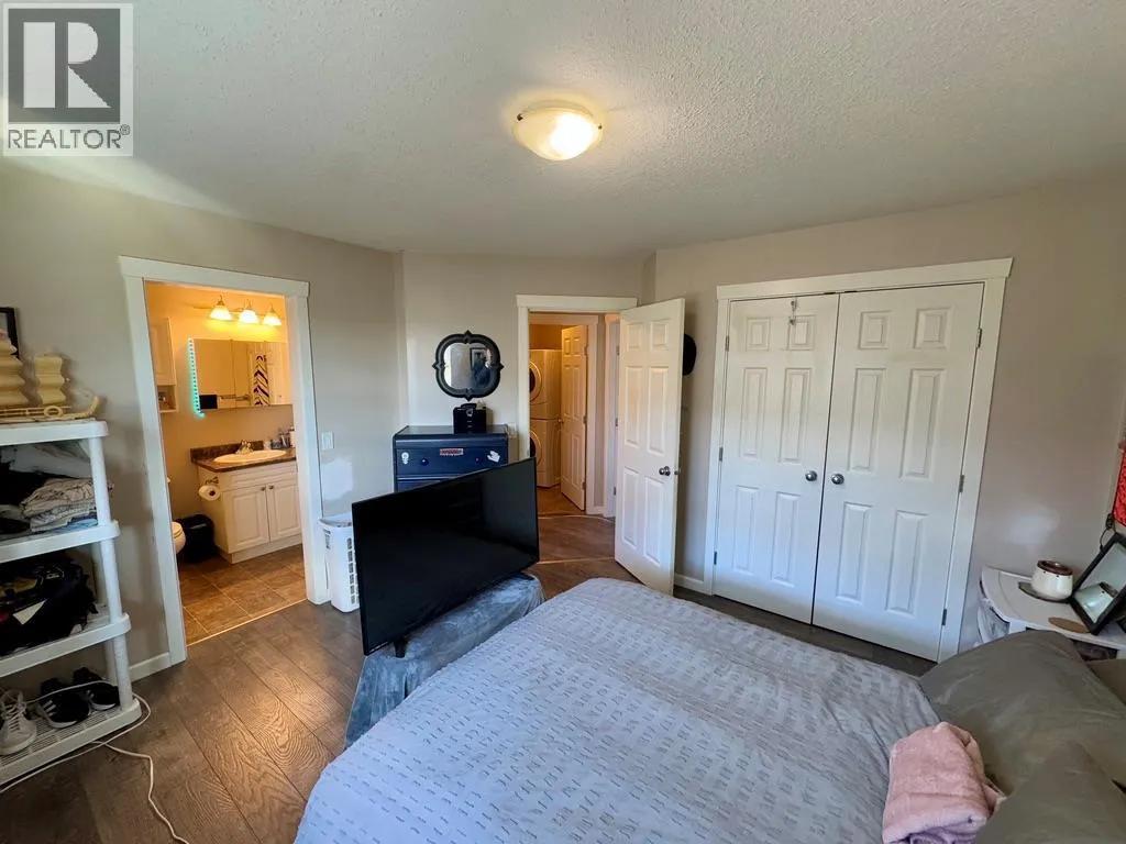 1323/1325 101 Avenue