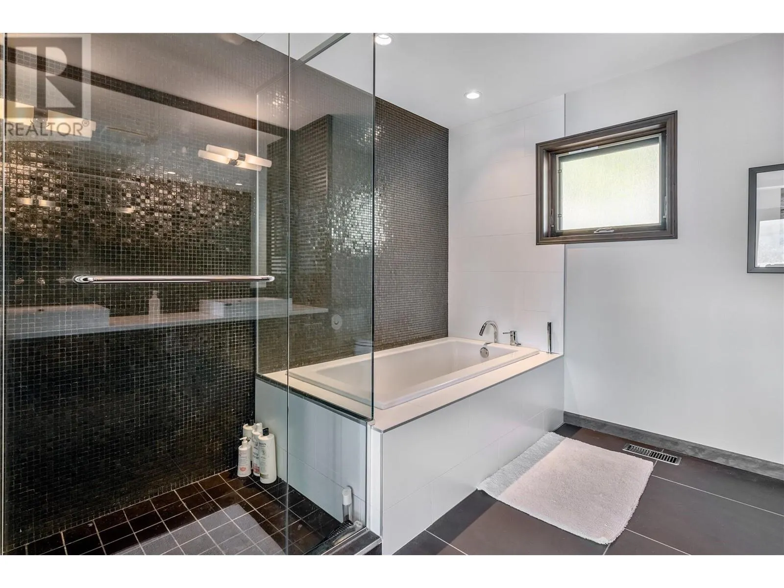 8200 Squilax Anglemont Road Unit# 7