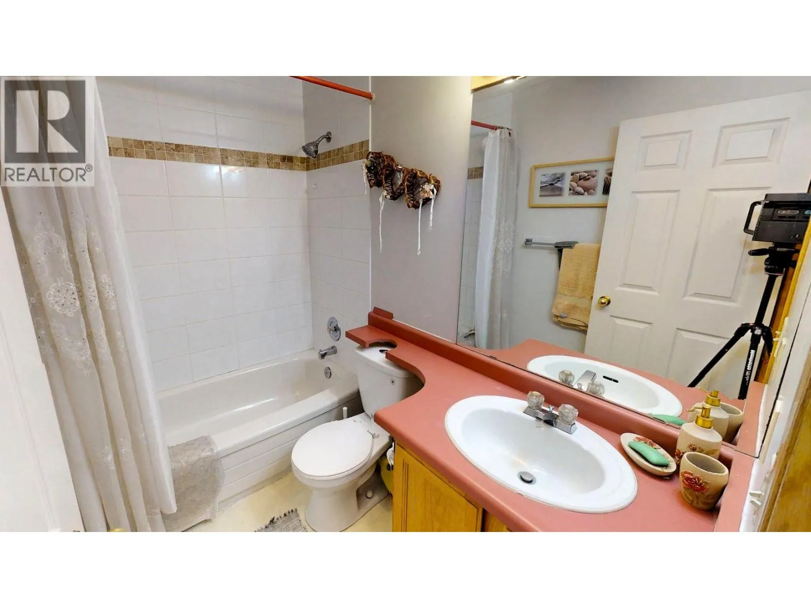 7319 Glacier Drive