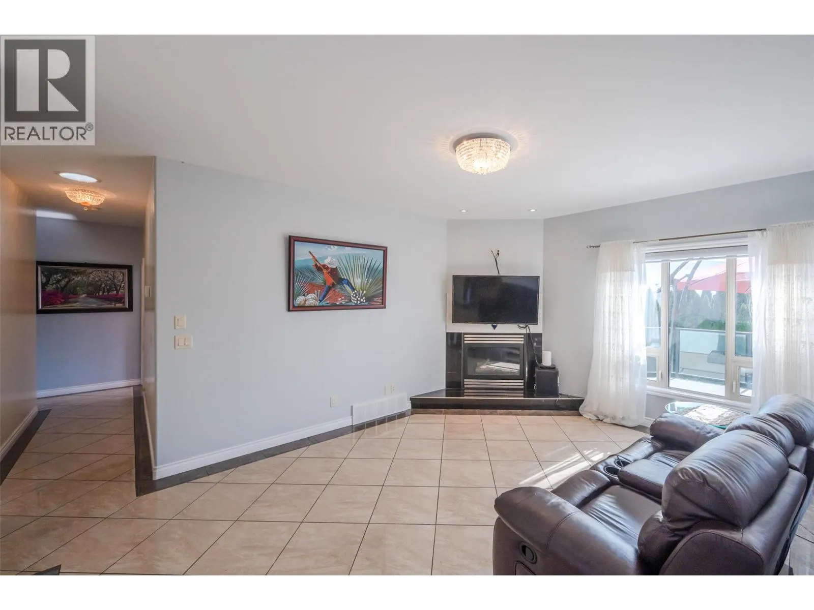 1095 Fairview Road