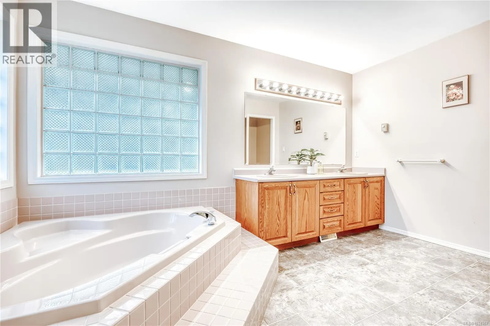 5352 Coastview Pl