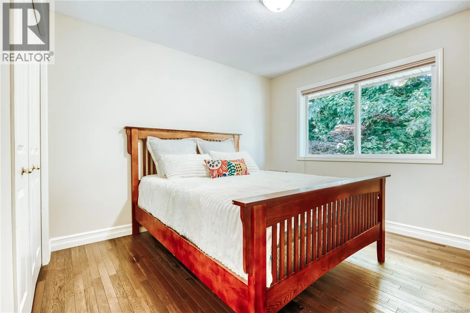 5352 Coastview Pl