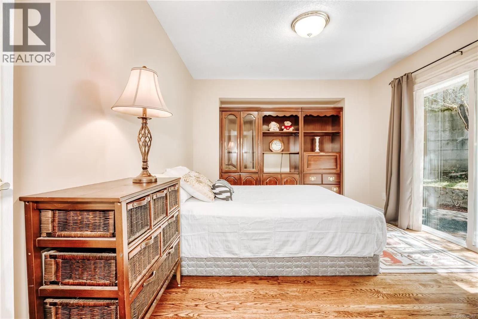5352 Coastview Pl