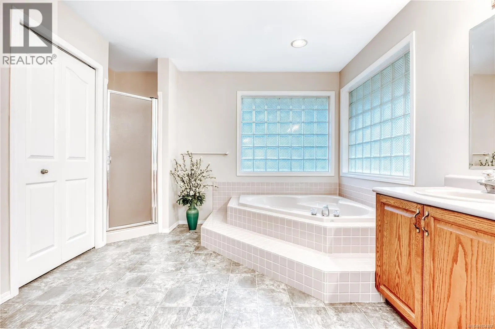 5352 Coastview Pl