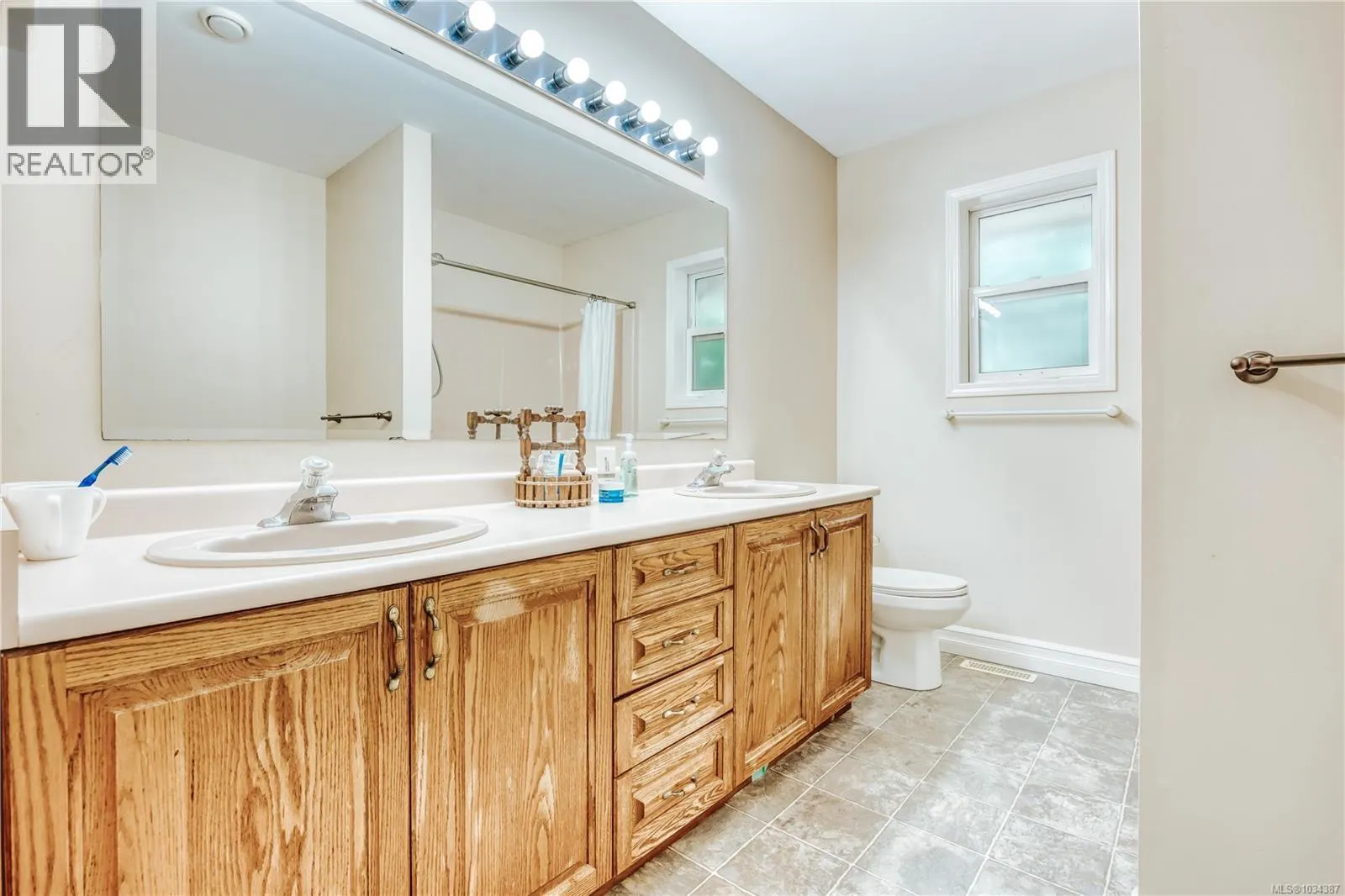 5352 Coastview Pl