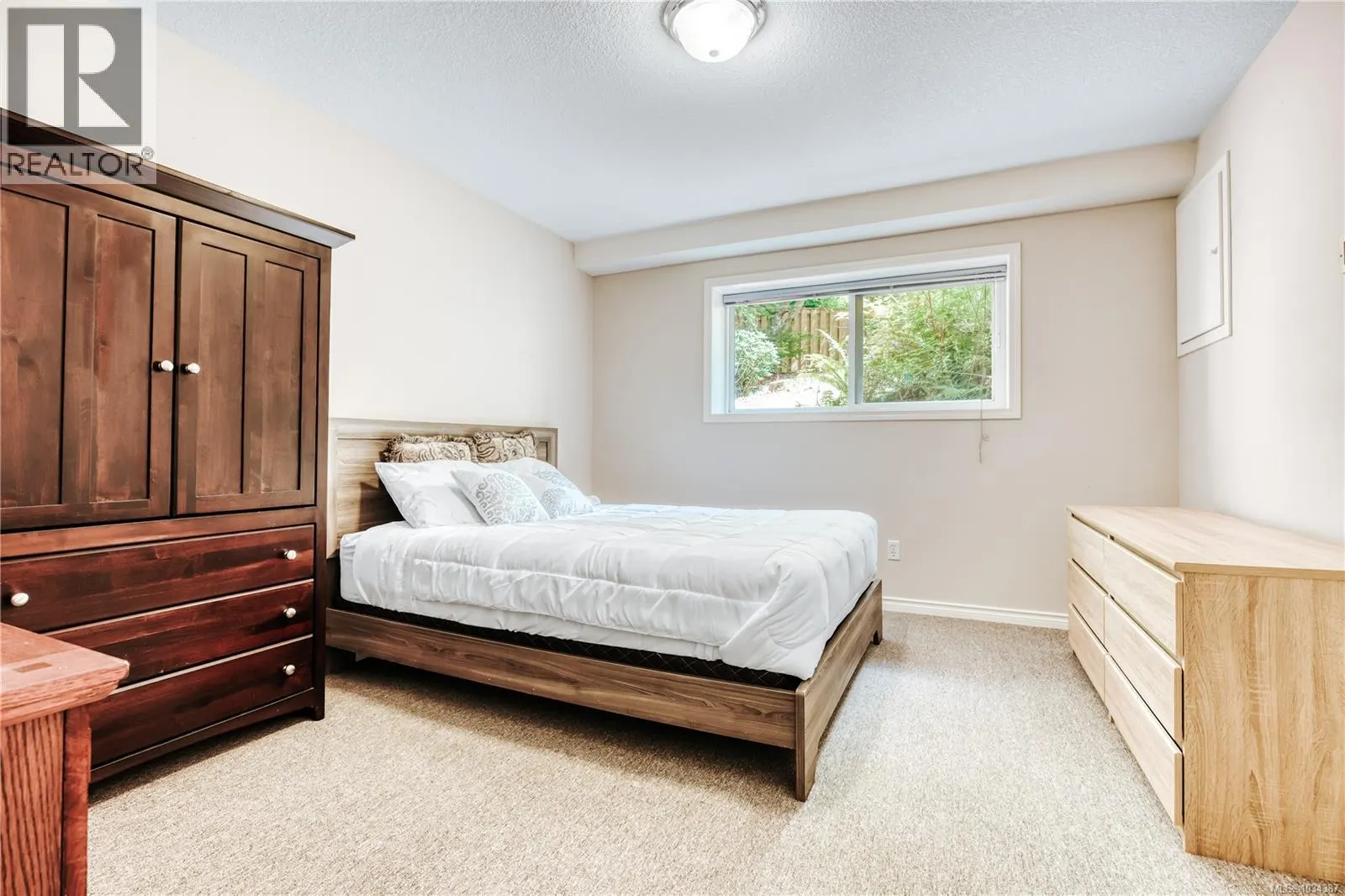 5352 Coastview Pl