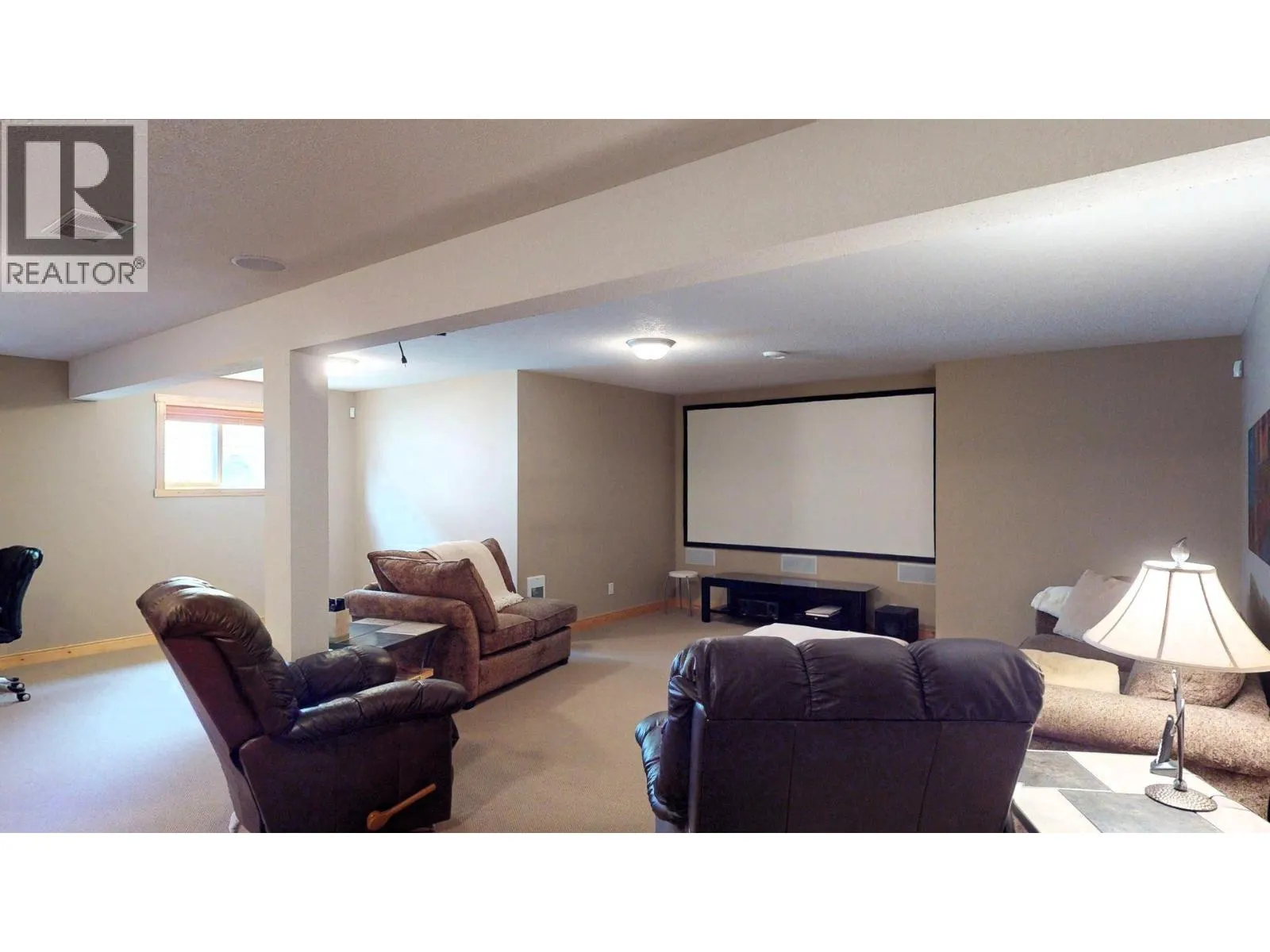 4886 Ridge Road
