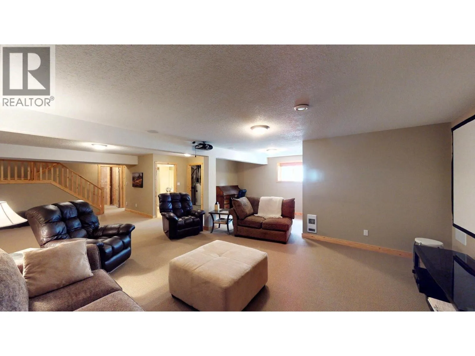 4886 Ridge Road