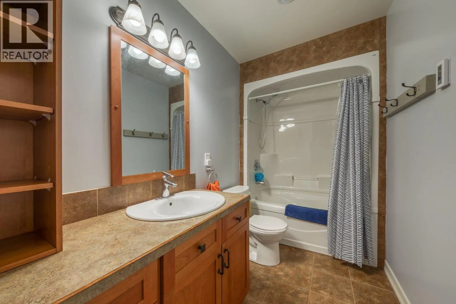 4453 Cedar Bay