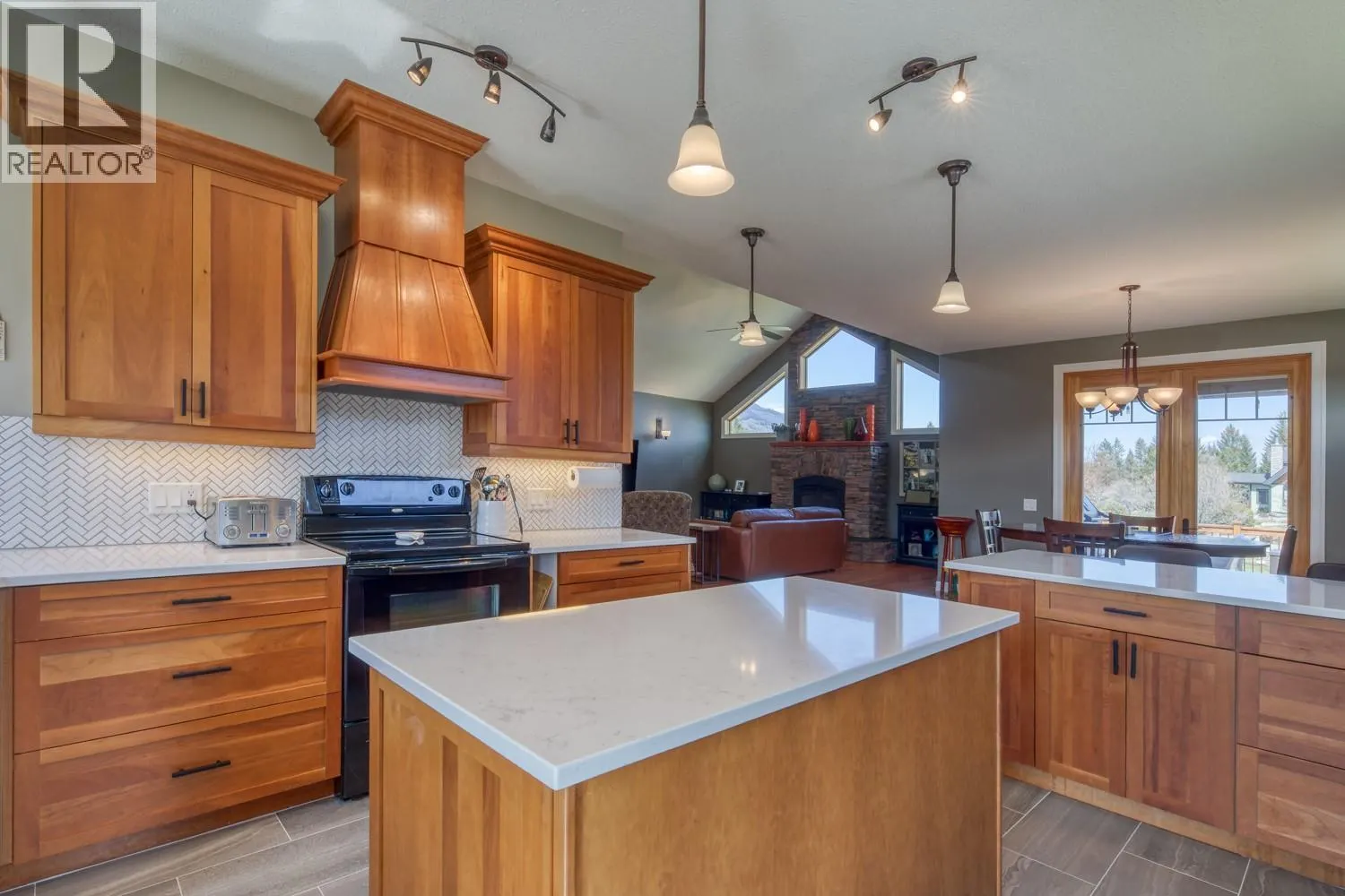 4453 Cedar Bay