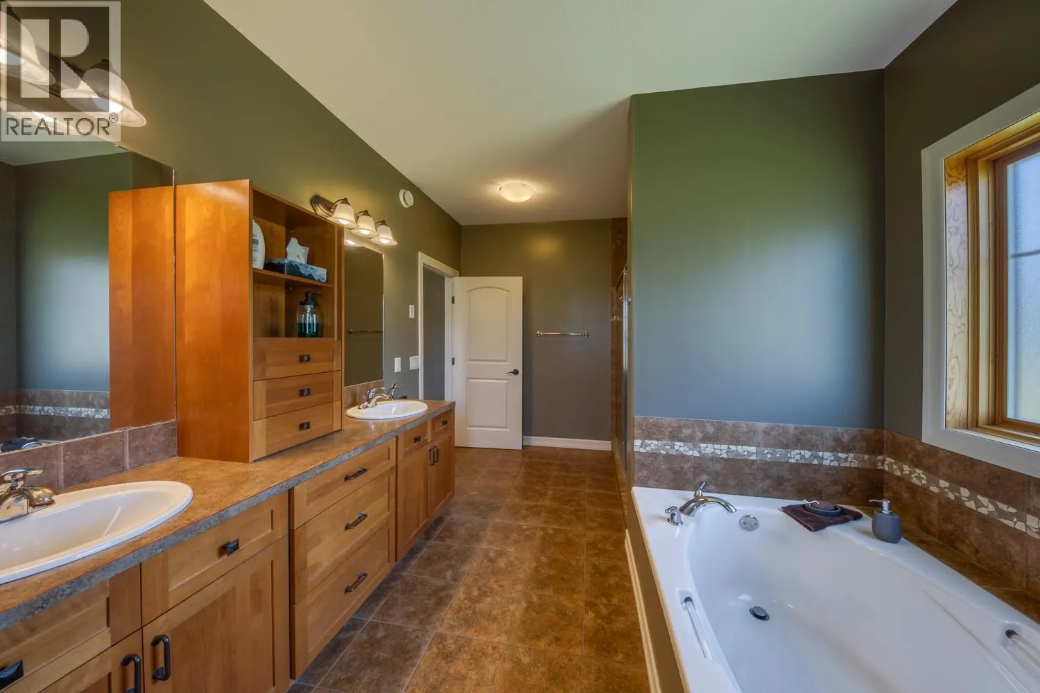 4453 Cedar Bay