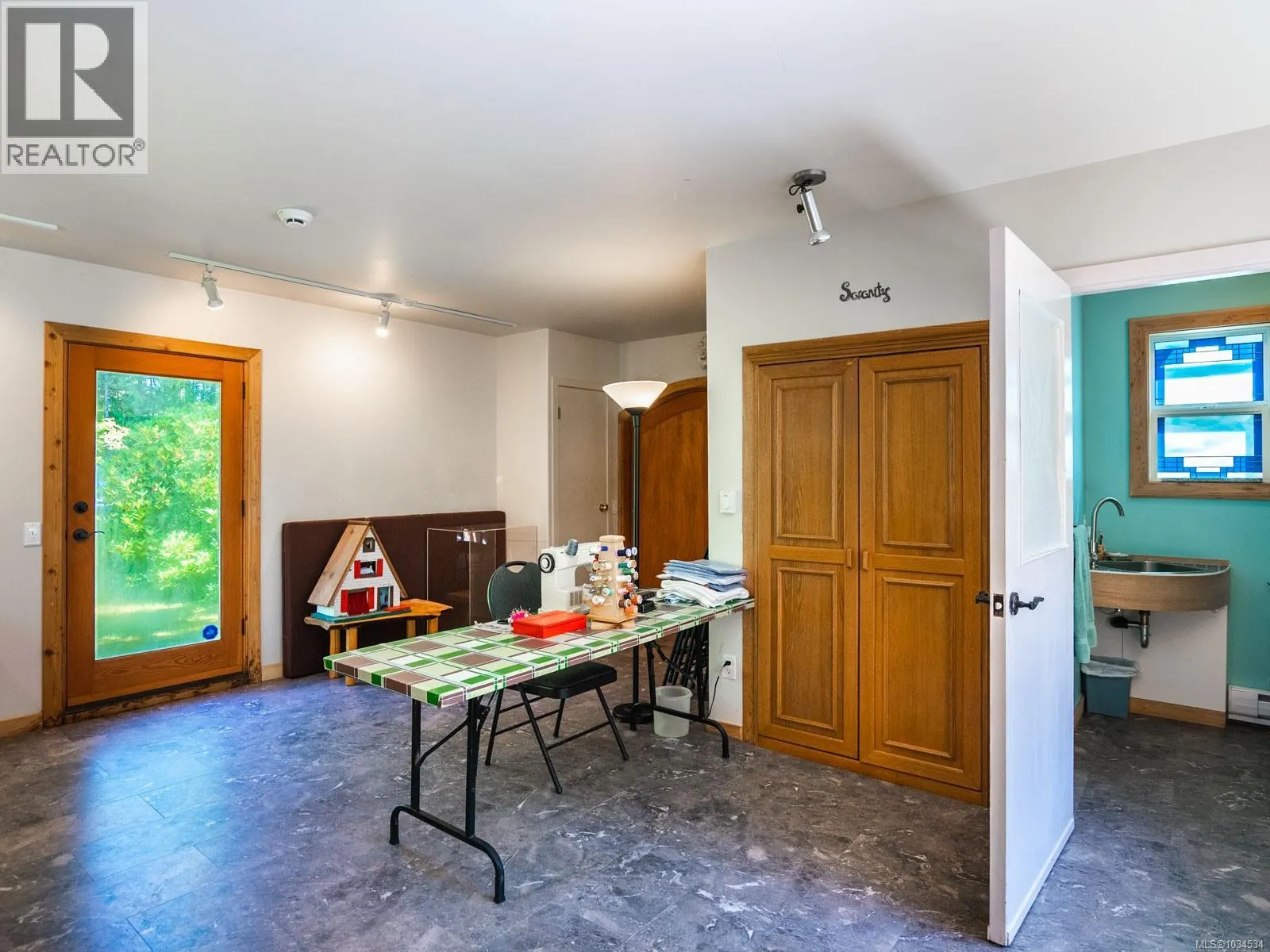 1055 Spider Lake Rd