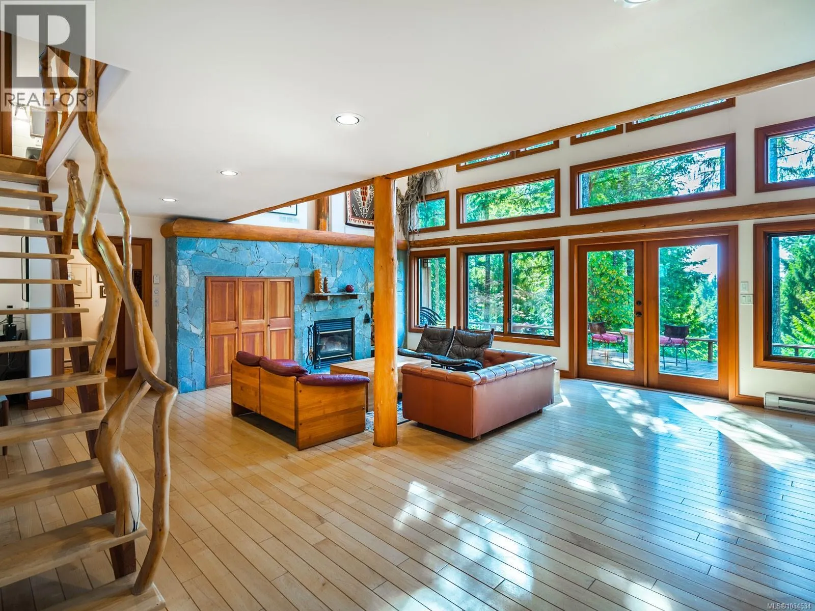 1055 Spider Lake Rd