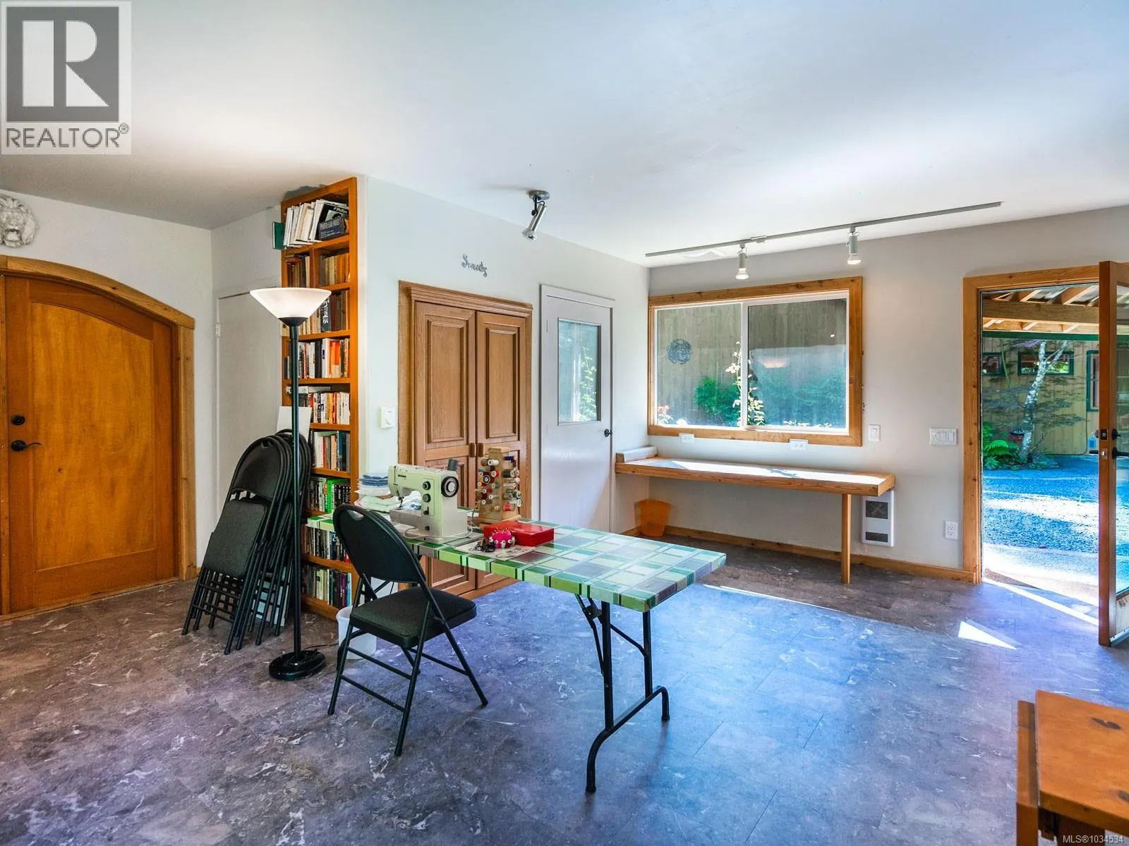 1055 Spider Lake Rd