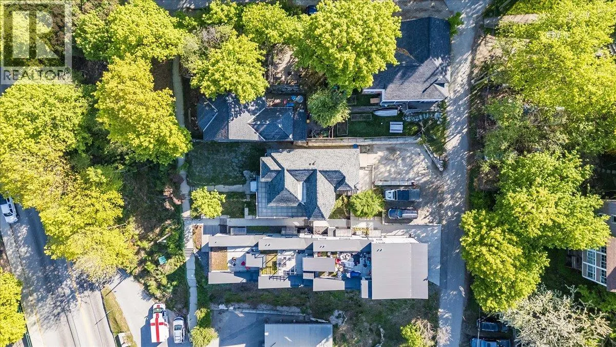922 FRONT Street