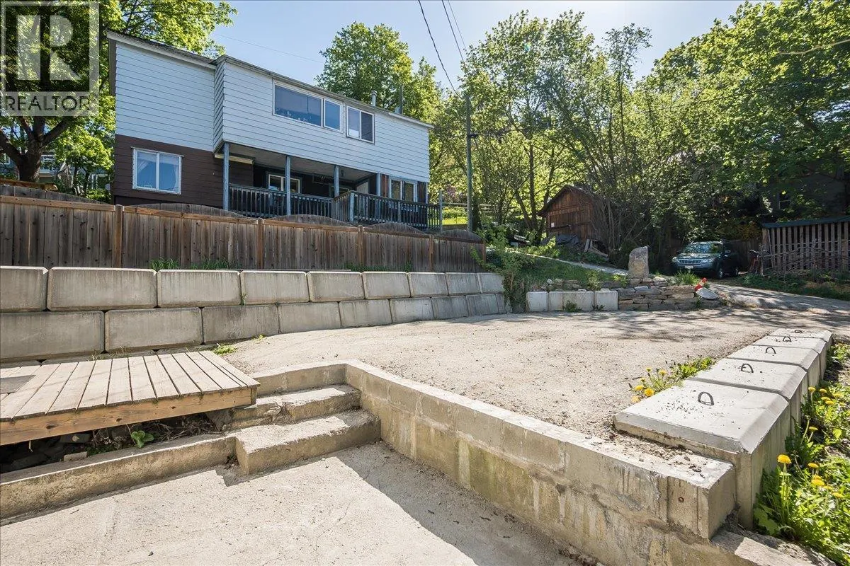922 FRONT Street