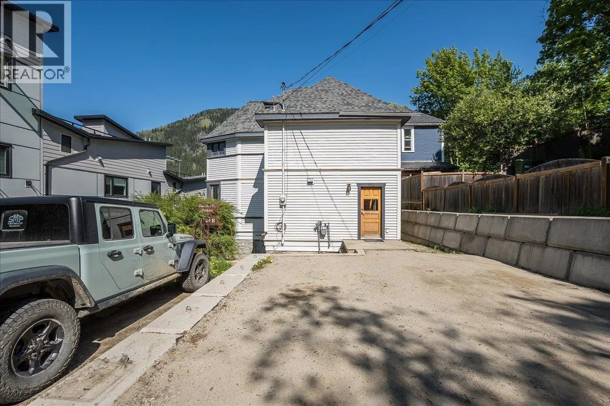922 FRONT Street