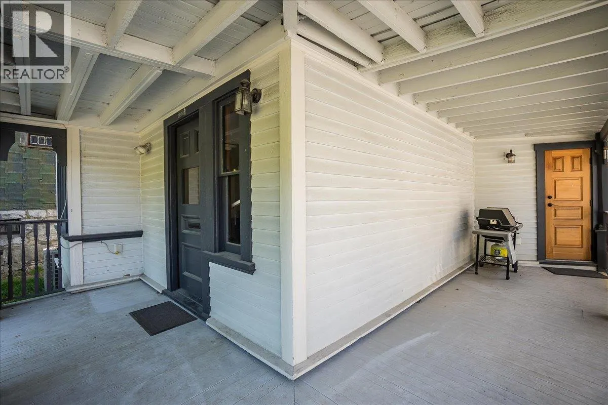 922 FRONT Street