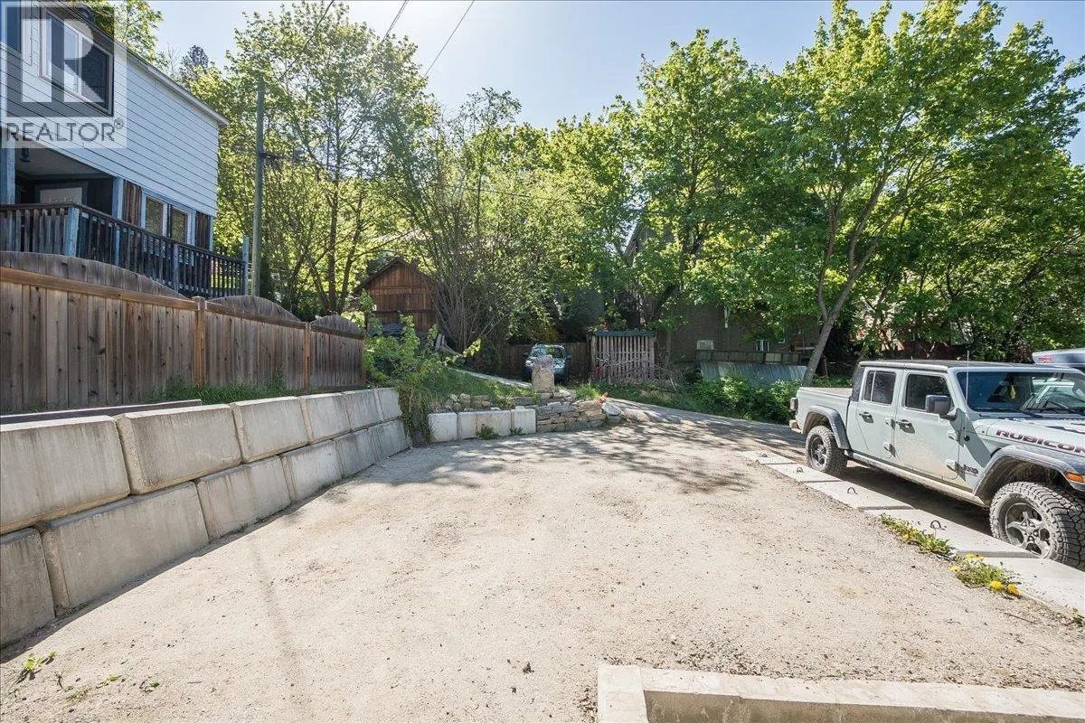 922 FRONT Street