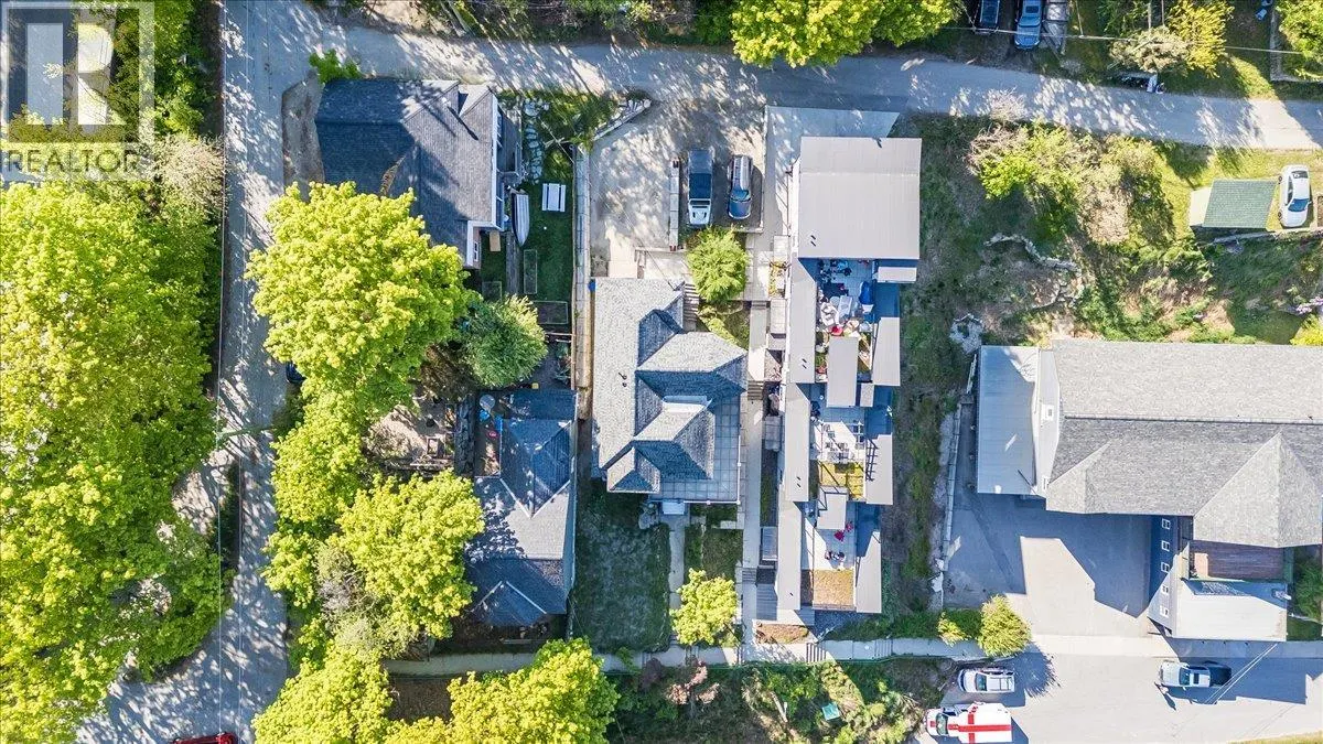 922 FRONT Street