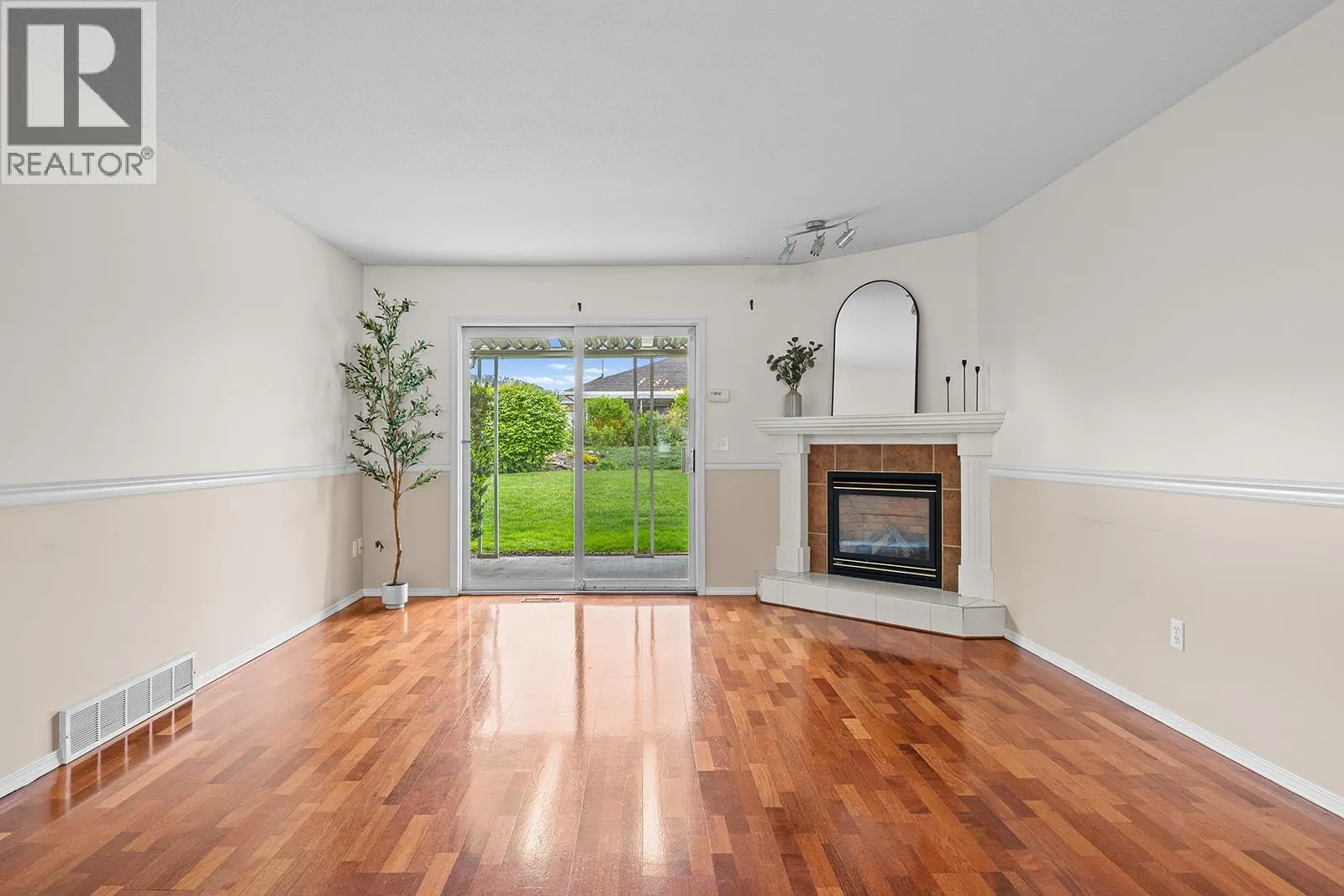 1874 Parkview Crescent Unit# 7
