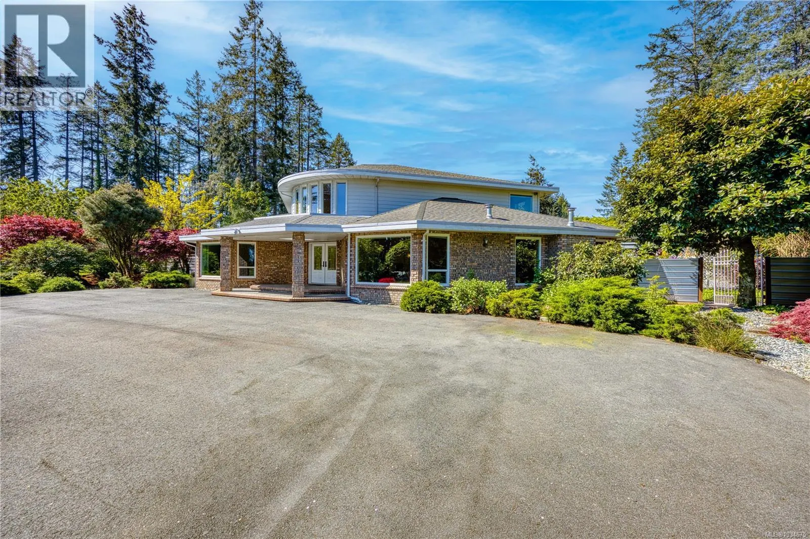 2315 Departure Bay Rd
