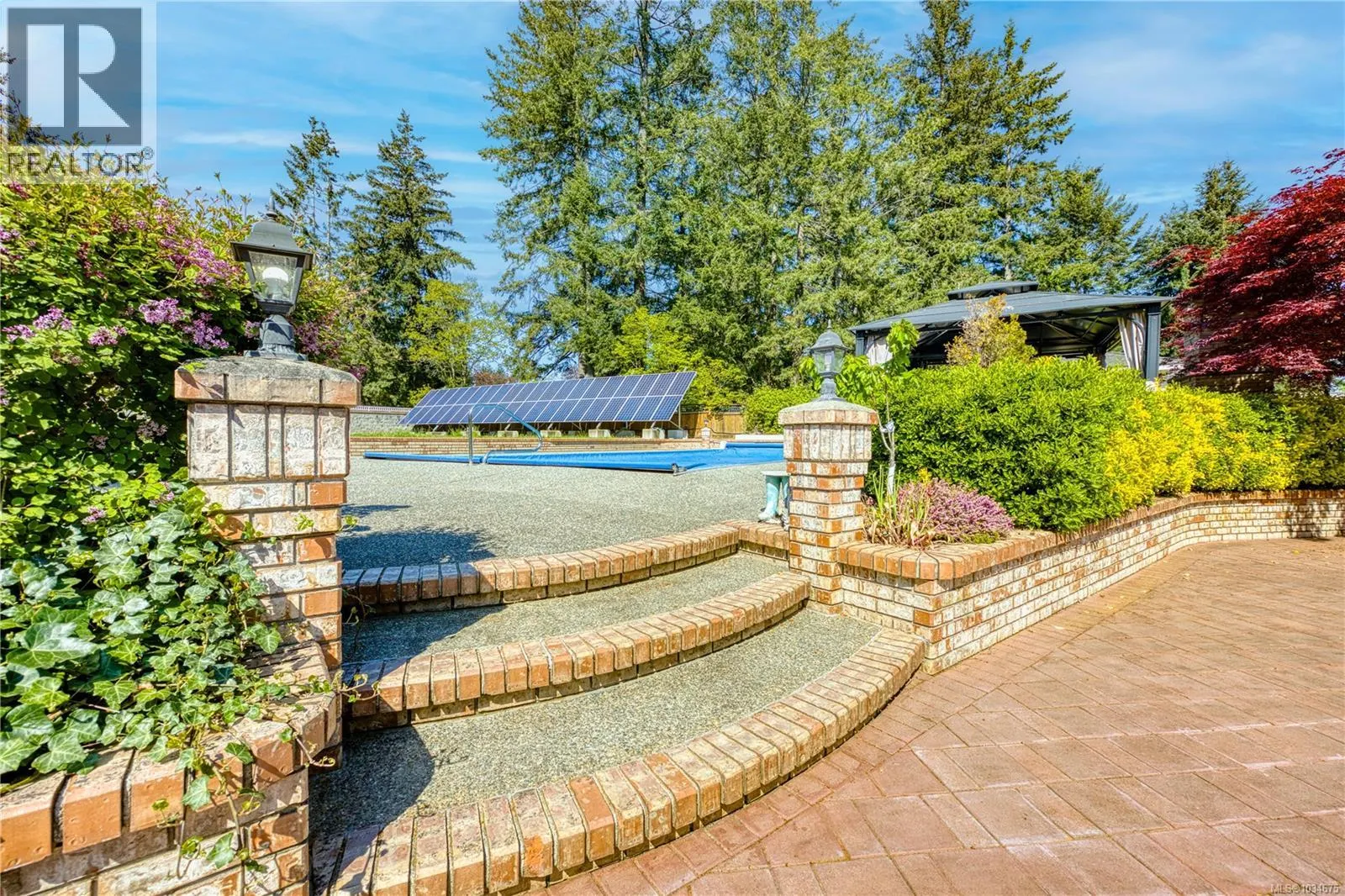 2315 Departure Bay Rd