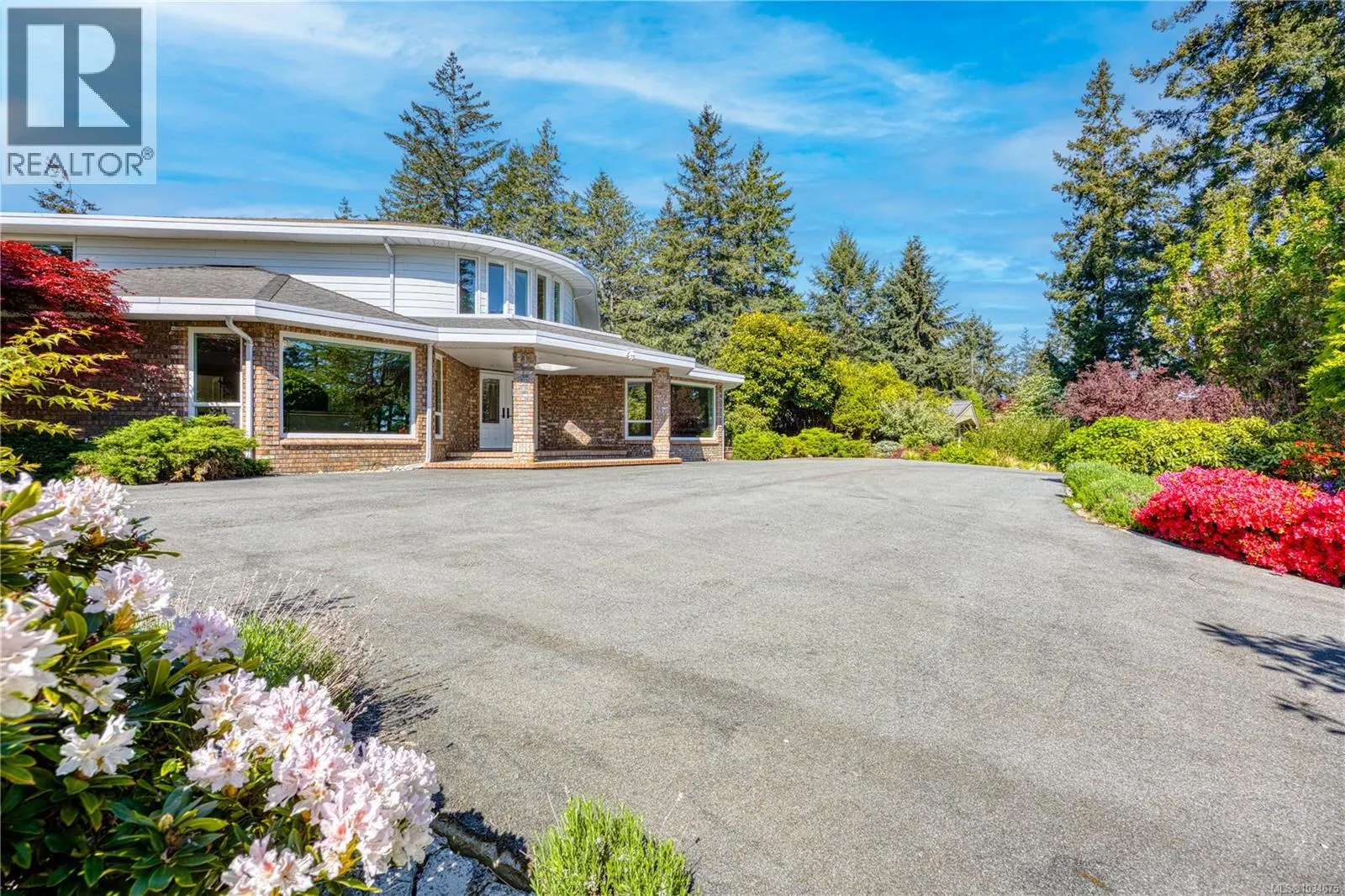 2315 Departure Bay Rd