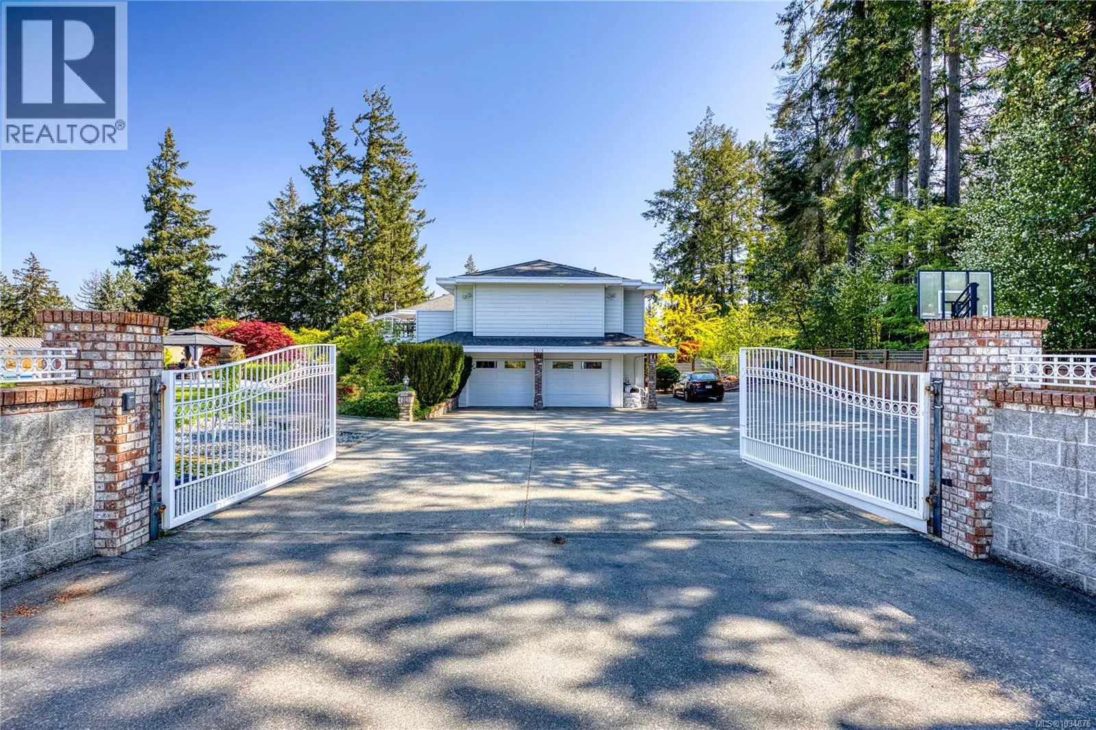 2315 Departure Bay Rd