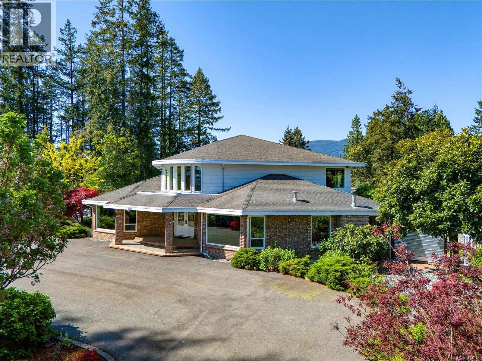 2315 Departure Bay Rd