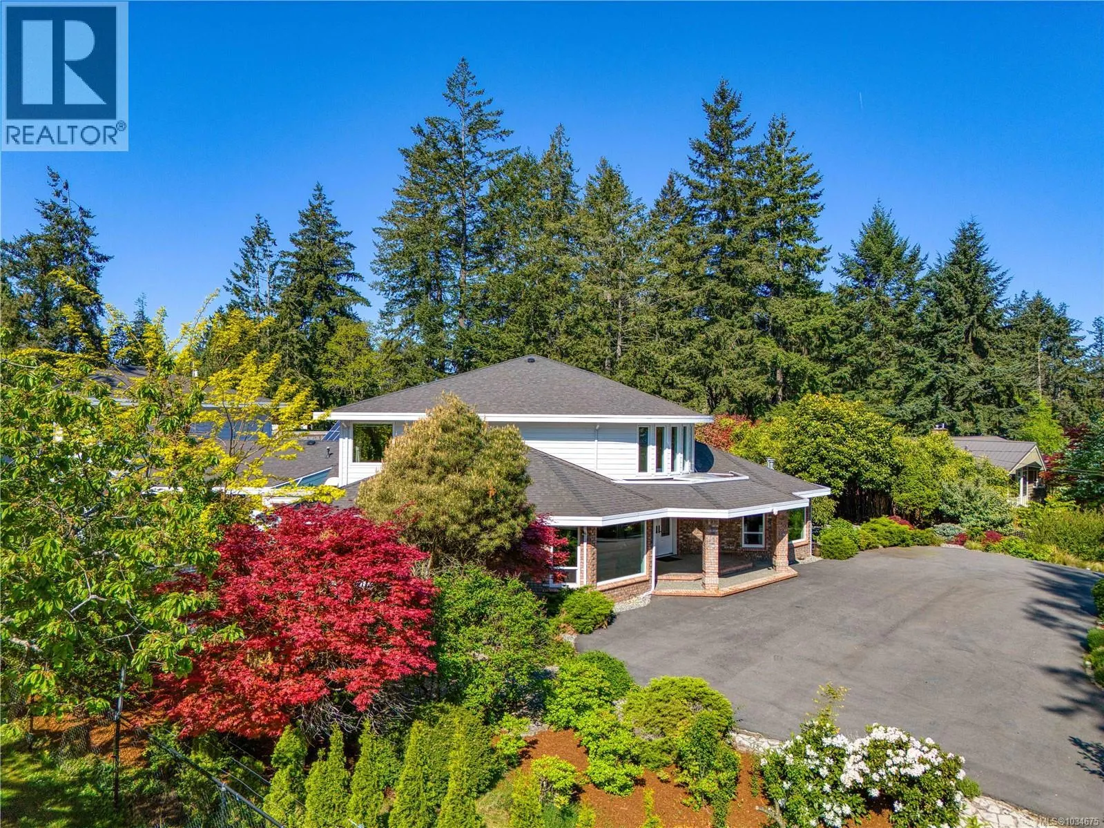 2315 Departure Bay Rd
