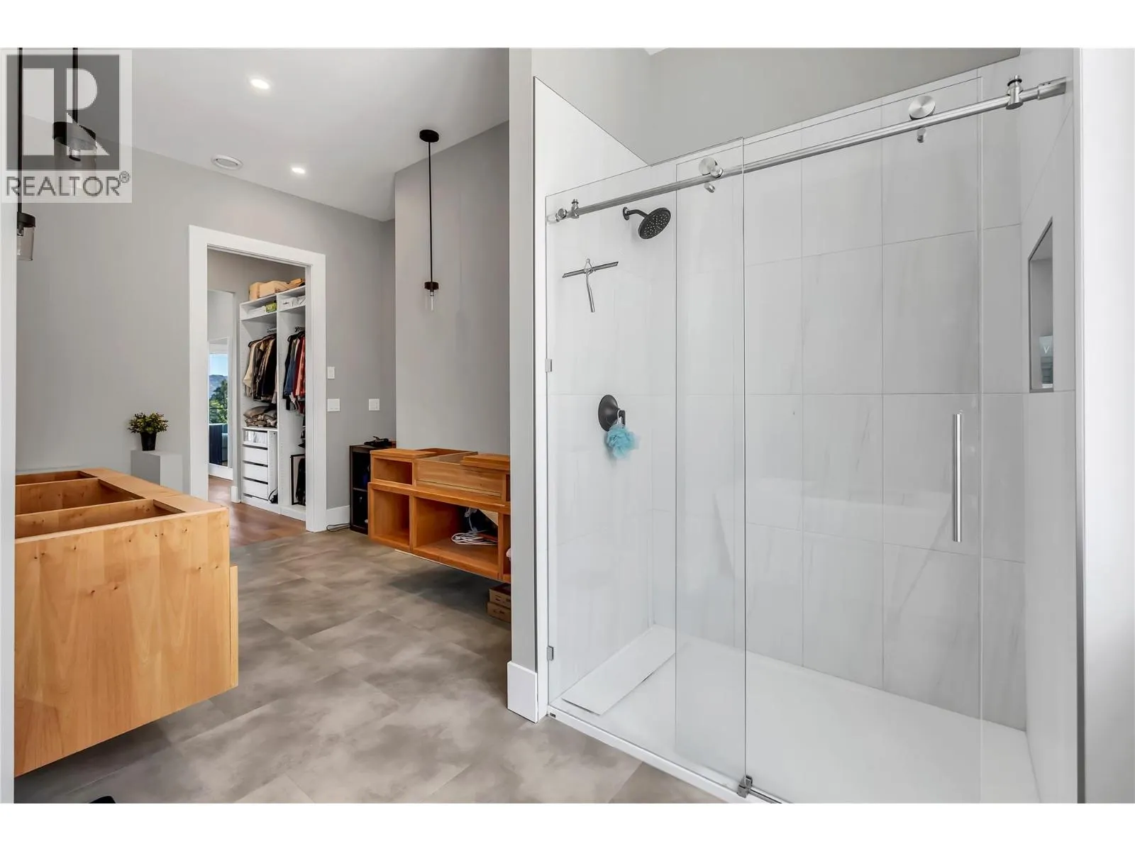 2835 Outlook Way