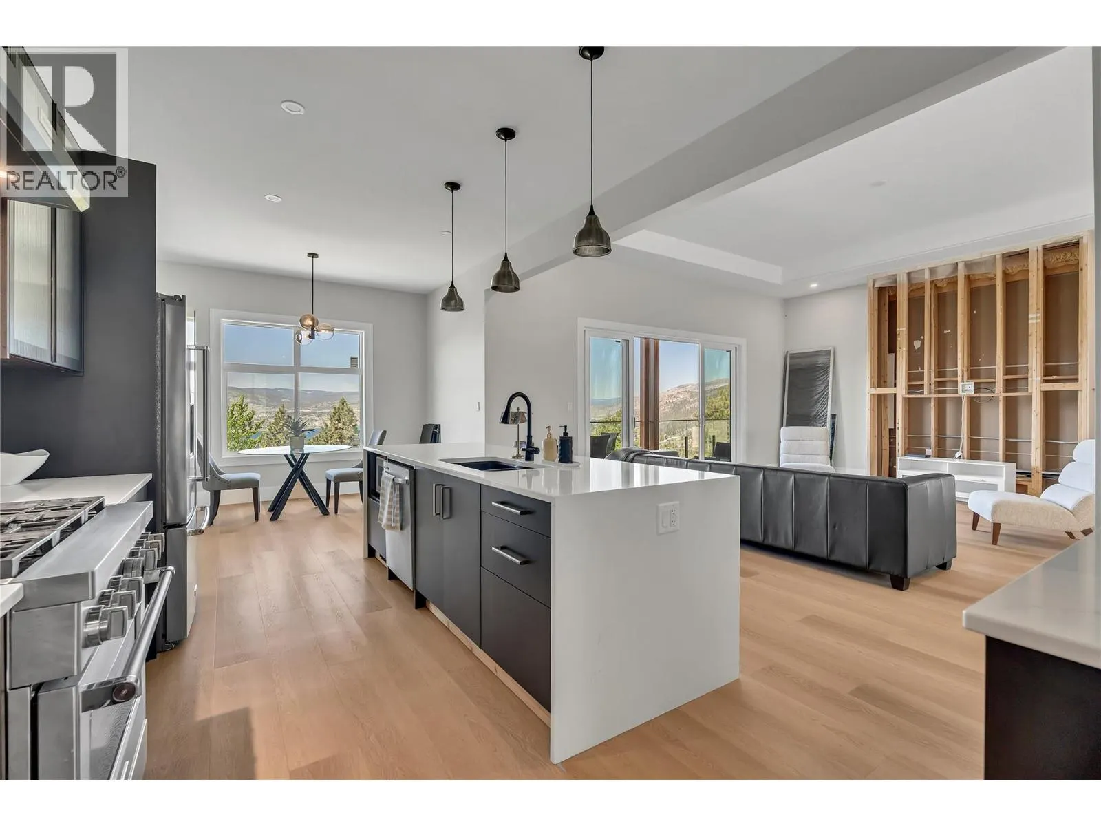 2835 Outlook Way