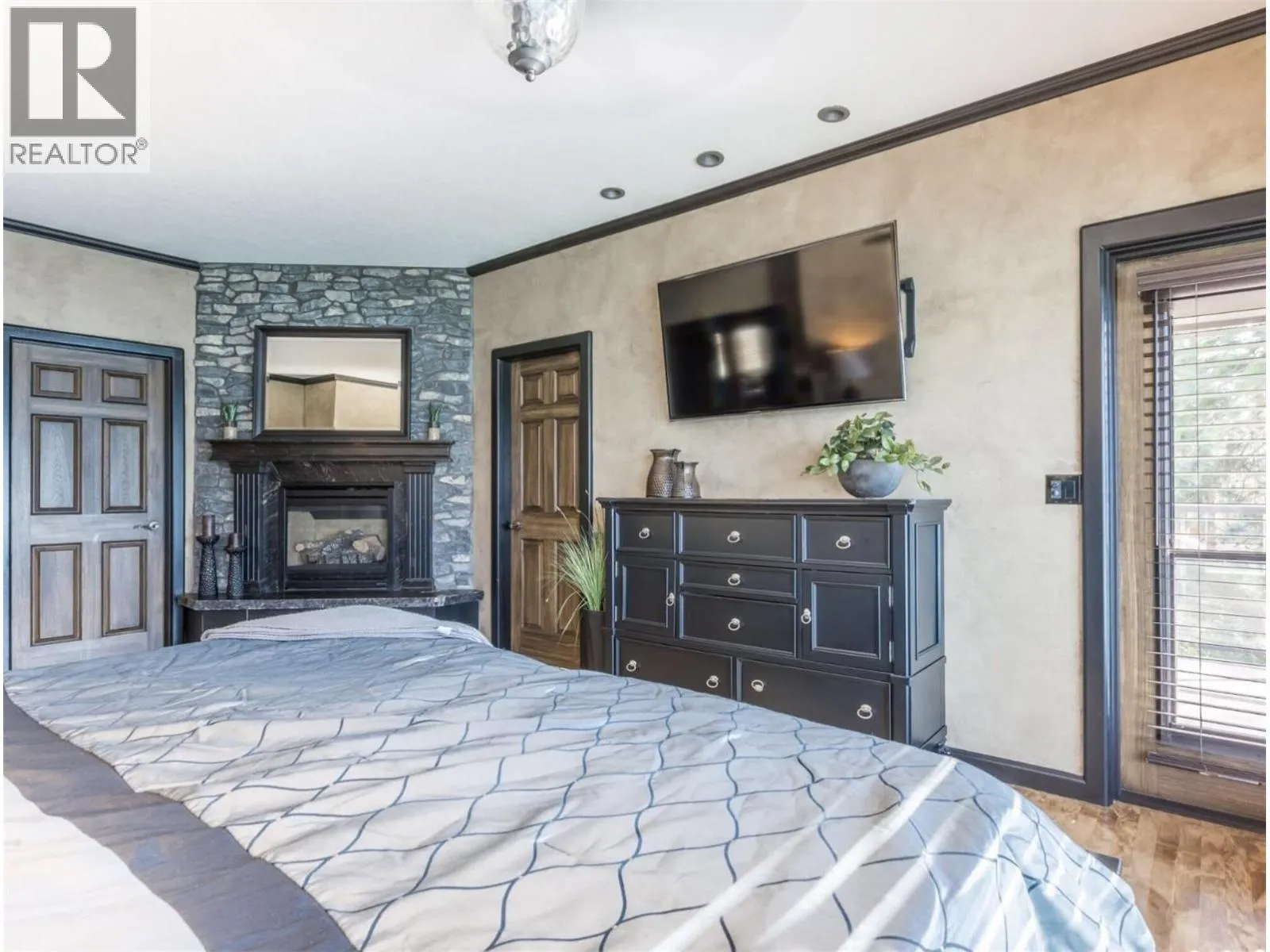 15010 & 15020 Tamarack Drive