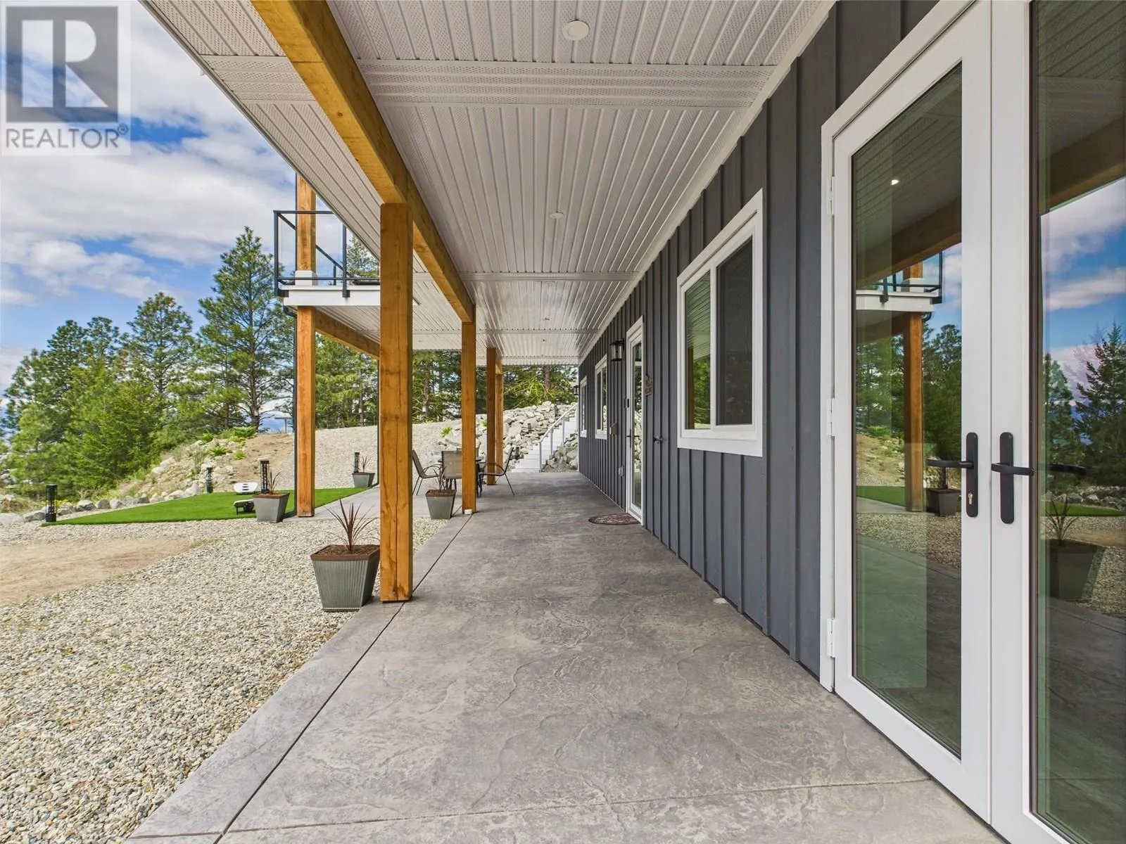 125 FALCON Place
