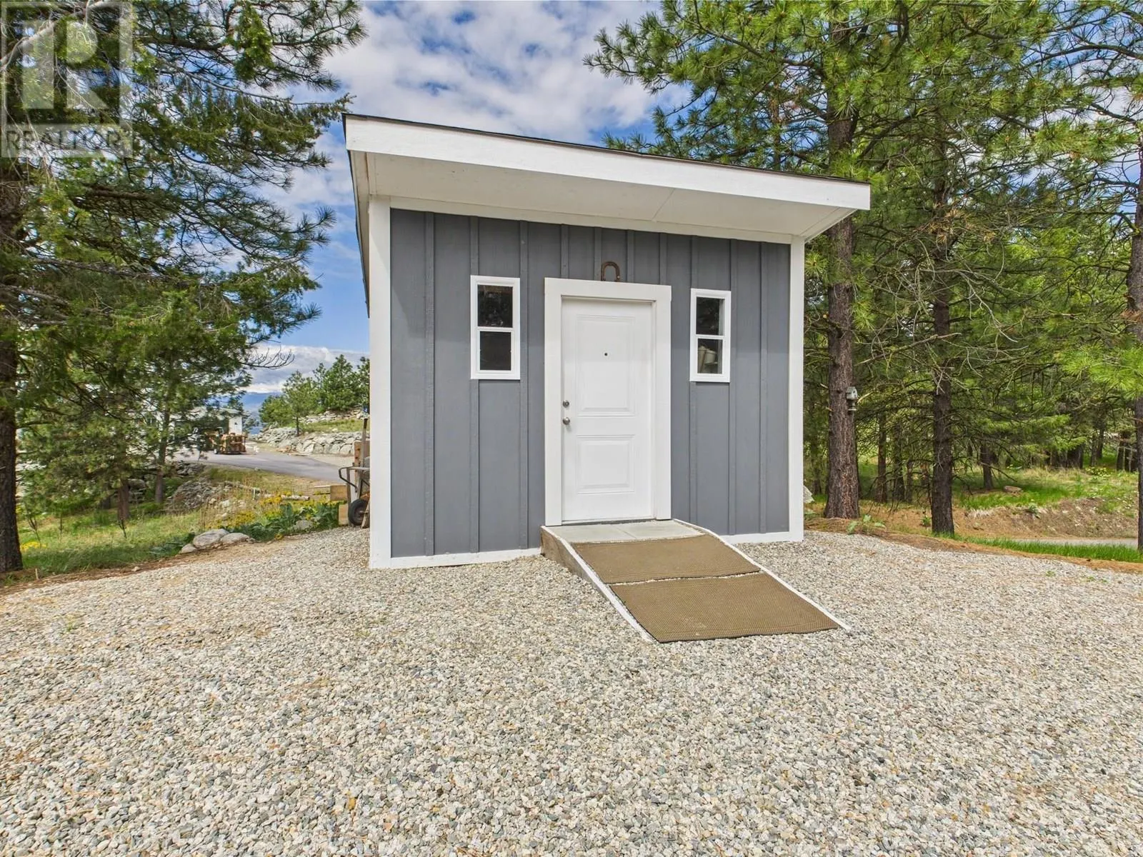 125 FALCON Place