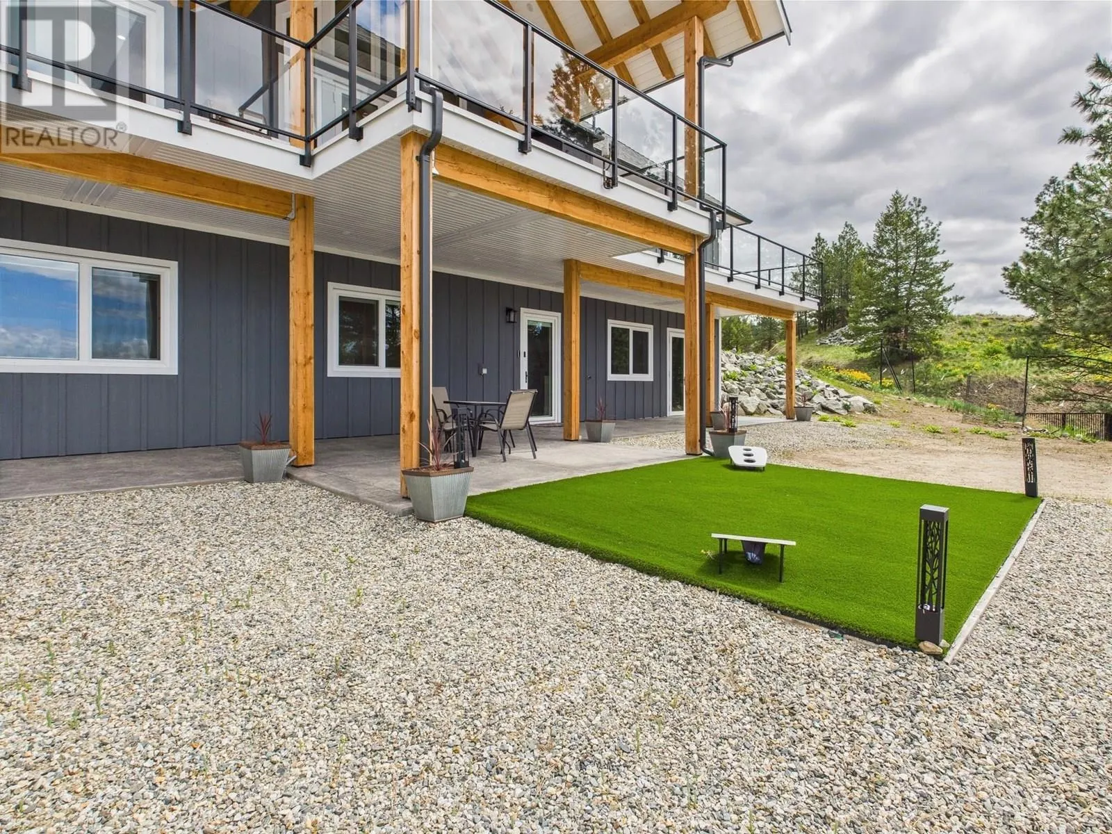 125 FALCON Place