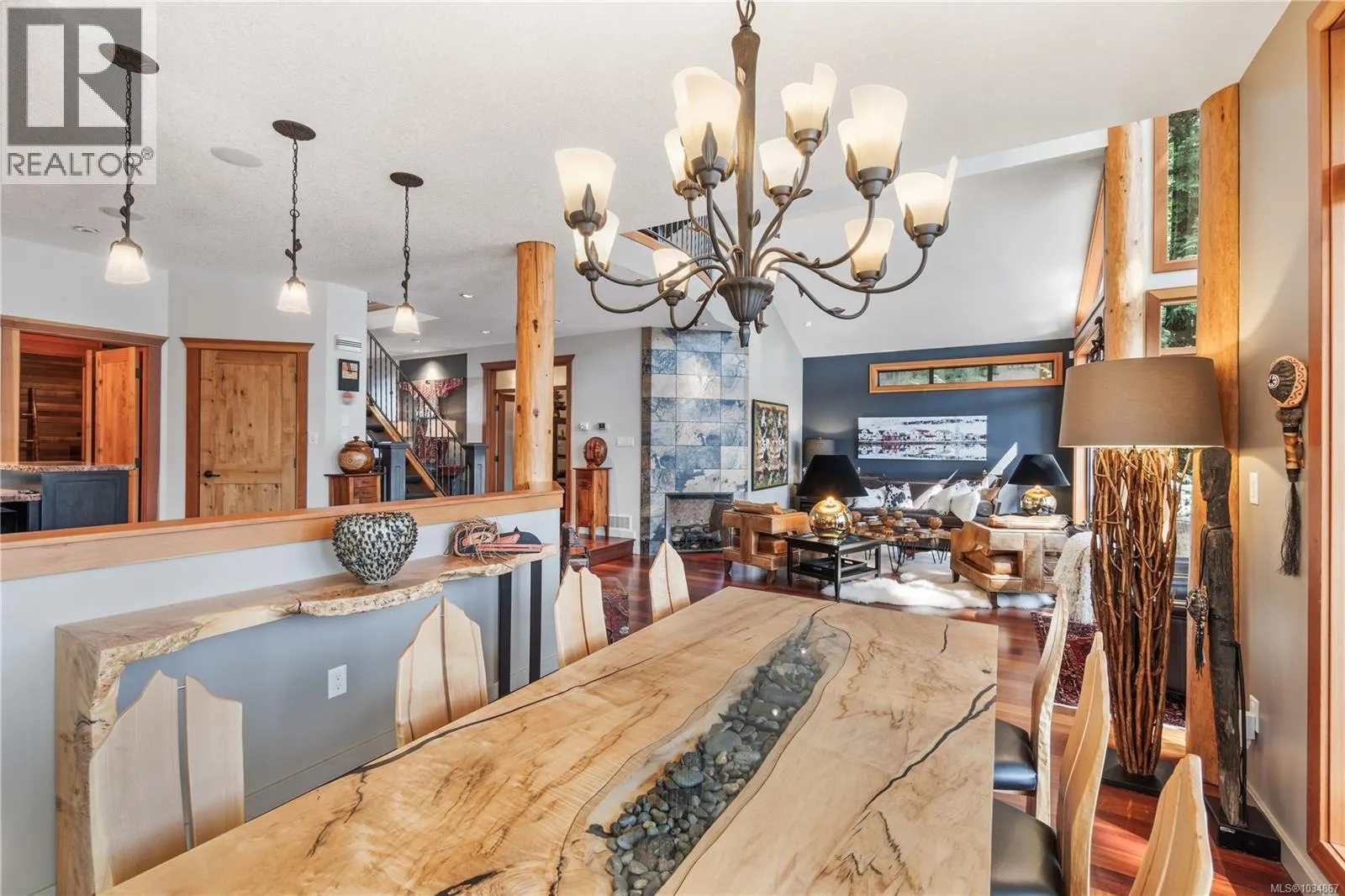 211 Ferntree Pl