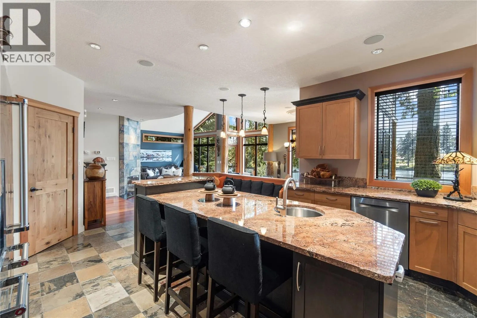 211 Ferntree Pl