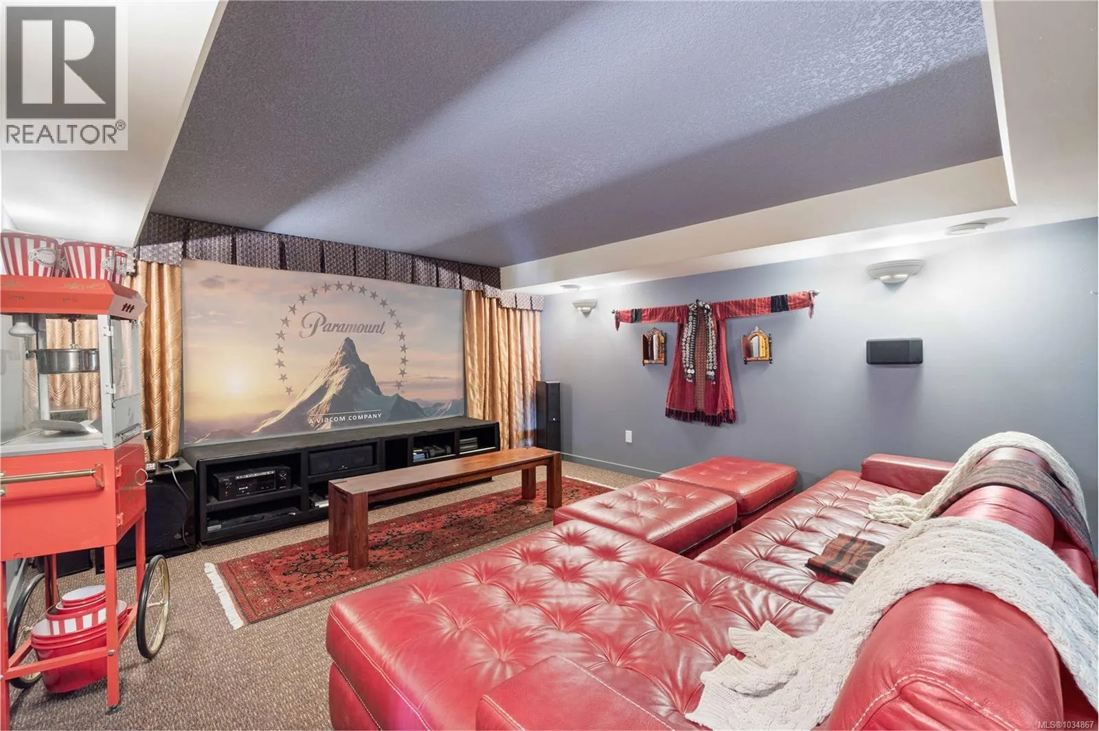 211 Ferntree Pl