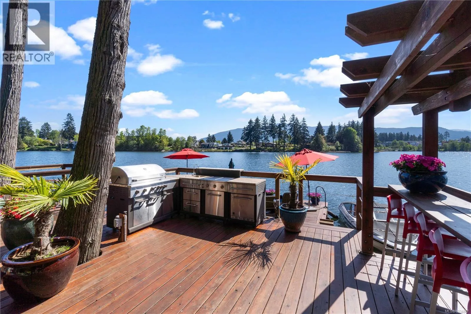 211 Ferntree Pl