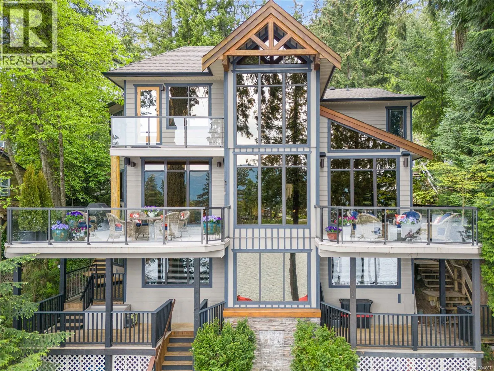 211 Ferntree Pl